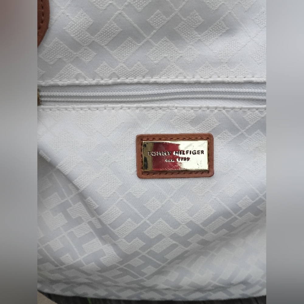 Tommy Hilfiger White and Tan Shoulder Bag with Quilted Design